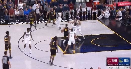 库里再度拯救勇士！个人表现比全票MVP赛季更炸裂